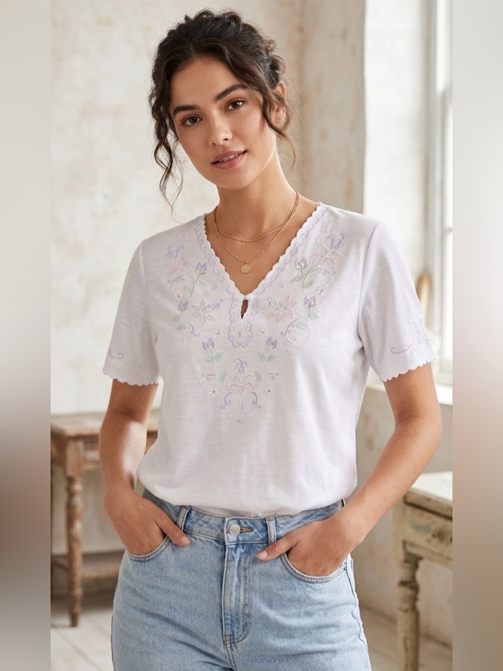 Vintage "Lily" Hand-Embroidered White Short-Sleeve Blouse - Size S/M
